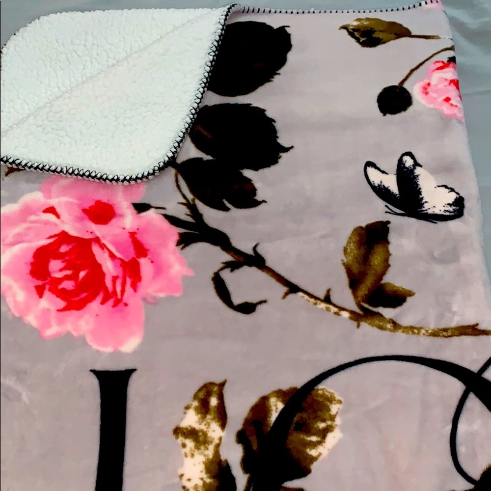 Victoria secret Sherpa blanket 50 by 60. Not used